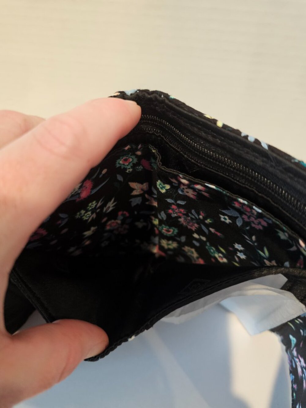 NWT RFID Riley Compact Wallet Botanical Ditsy Flowers Black Leaves Breast Cancer - Picture 11 of 13